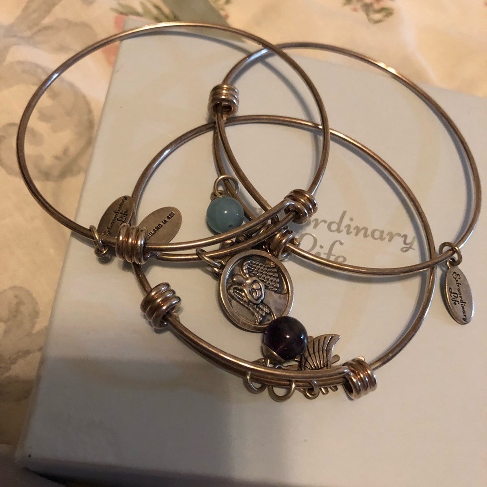 Need to be cleaned never use sterling silver - Picture 2 of 3